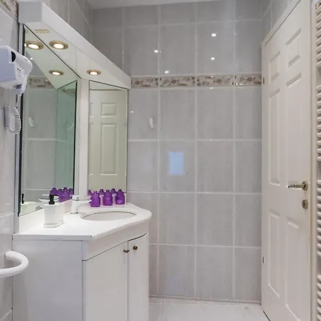 Apartment Grand By F & G *